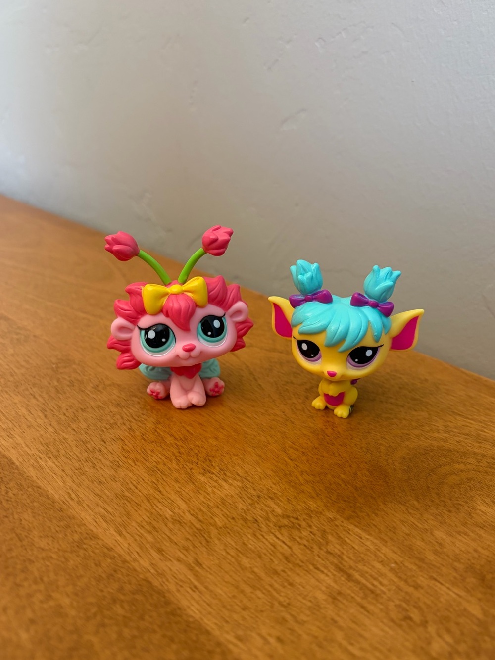 Littlest Pet Shop “Glistening Garden” Set Pink Fairy #2658 & Yellow Fairy #2659